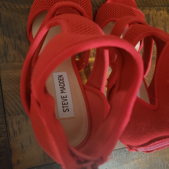 Steve Madden red heels size 8 and 6 - Picture 12 of 14